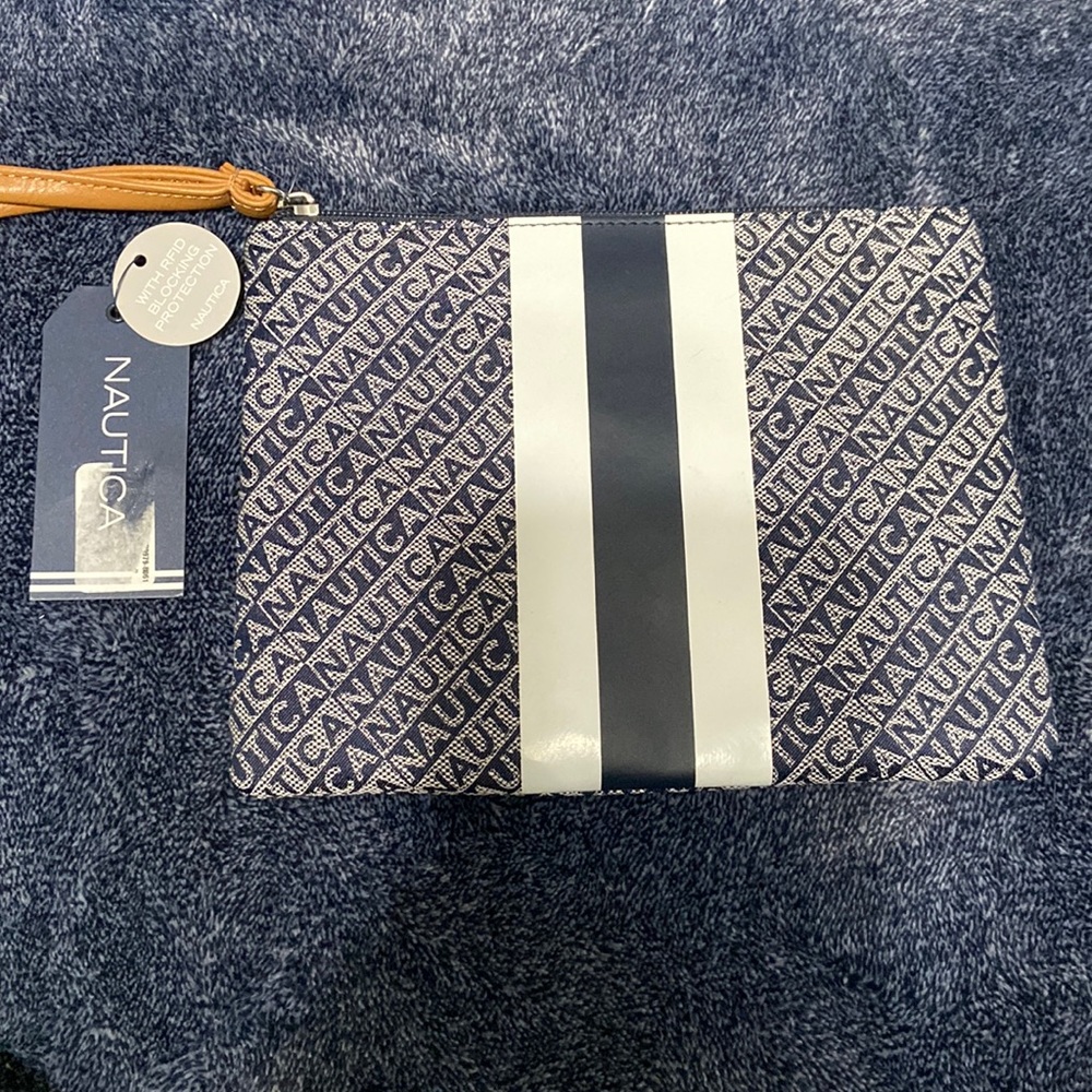 Nautica wristlet brand new